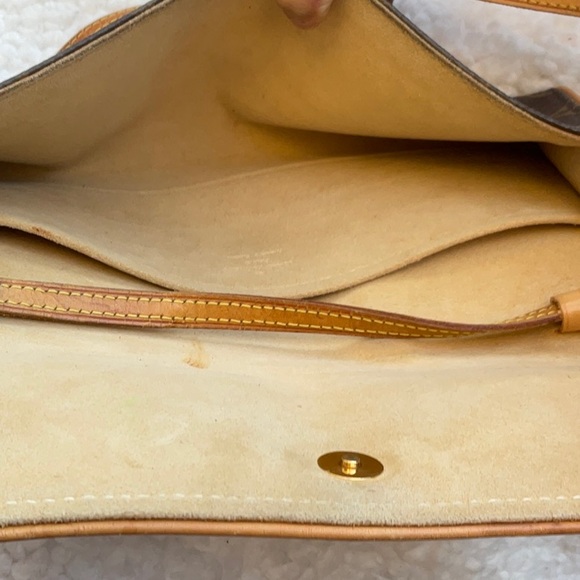 Louis Vuitton Pochette Twin GM crossbody bag. - Picture 7 of 11